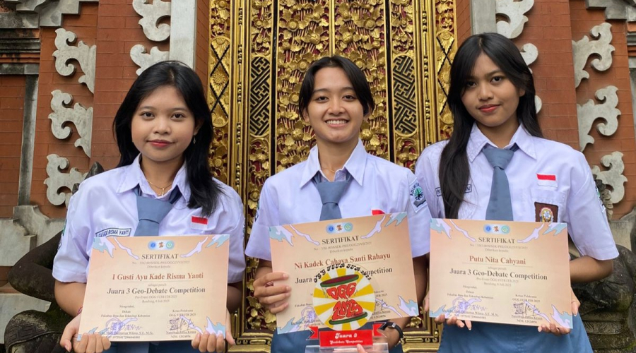 Membanggakan! Tiga Siswi Suksma Raih Juara 3 Geo-Debate Competition