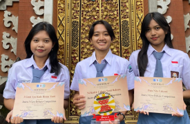 Membanggakan! Tiga Siswi Suksma Raih Juara 3 Geo-Debate Competition