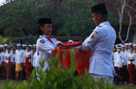 Memaknai Pendidikan, Suksma Sambut Hardiknas Lewat Upacara Bendera dan Lomba