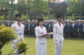 Upacara Peringatan Bela Negara Warnai Pembagian Rapor Semester Satu