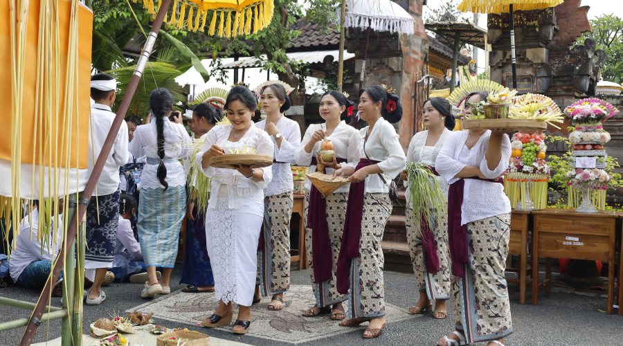 Peringati Hari Turunnya Ilmu Pengetahuan, Suksma Gelar Persembahyangan Saraswati Bersama