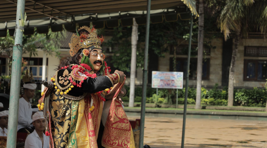 Penuh Bhakti, Suksma Gelar Persembahyangan di Hari Raya Saraswati