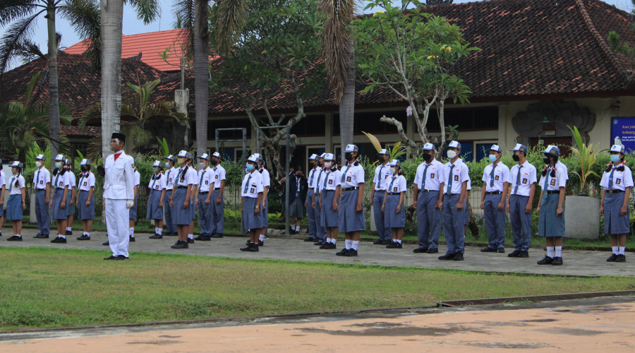 Pelantikan Angkatan Pertama OSIS DWISMA Masa Bakti 2021/2022 di SMA Negeri 1 Sukawati